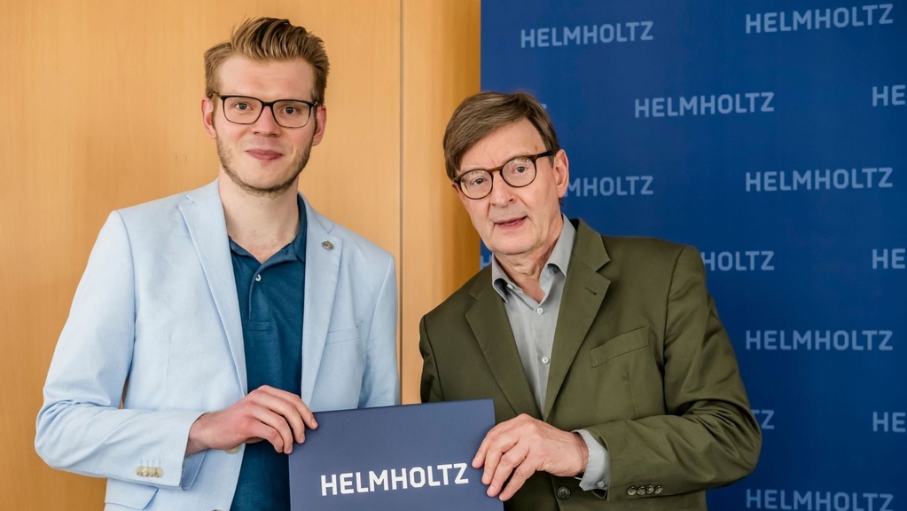 Dr. Hannes Radinger was awarded the Helmholtz PhD Prize for his work on carbon-based electrodes for redox flow batteries. Mr. Radinger carried out his work at IAM-ESS in the group 'Carbon based materials for electrochemical energy storage'.