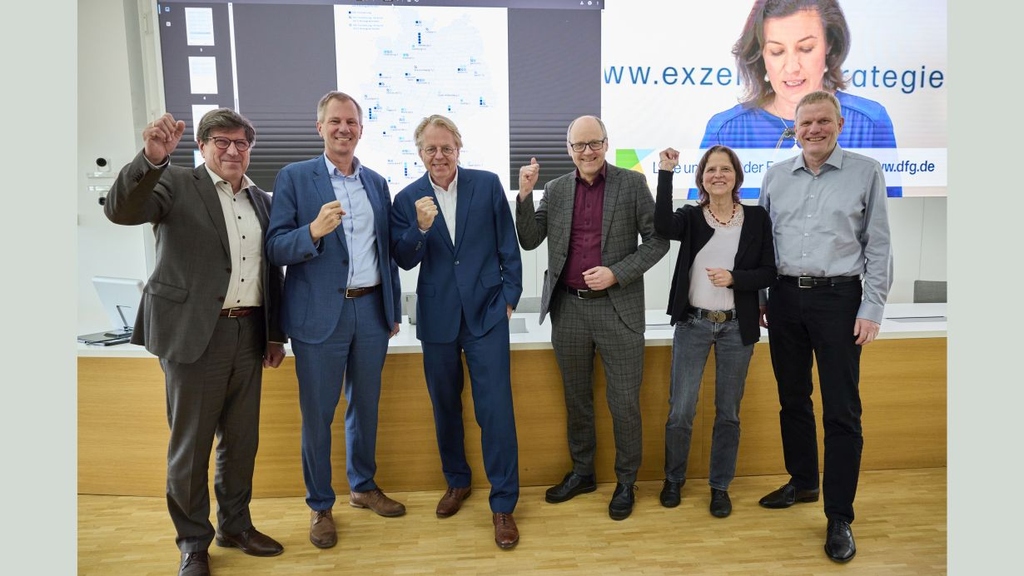 KIT Succeeds with its Proposals on Battery Research and 3D Designer Materials. LTR: Professor Thomas Hirth, Vice President Transfer and International Affairs;  Professor Oliver Kraft, Vice President Research; Professor Jan S. Hesthaven, KIT President; Pro