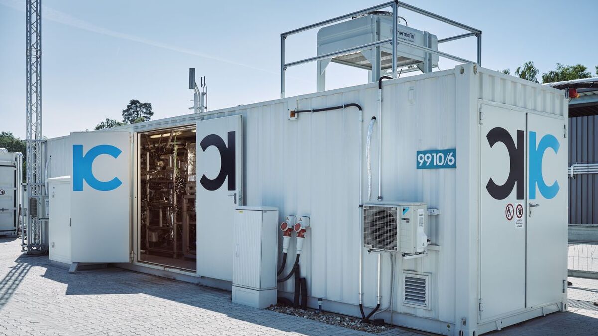 Power-to-X technologies generate synthetic energy sources from green electricity and CO2 for aviation, shipping and fossil-free chemical industries.